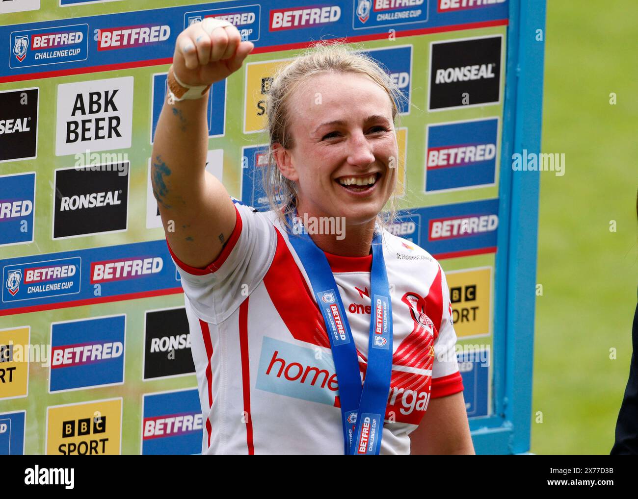 Jodie Cunningham di Saint Helens festeggia dopo la semifinale della Betfred Women's Challenge Cup all'Eco-Power Stadium di Doncaster. Data foto: Sabato 18 maggio 2024. Foto Stock