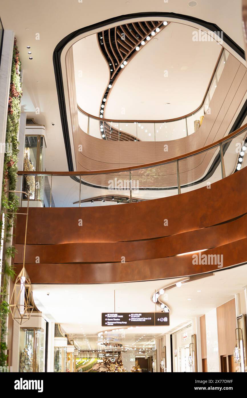 HONG KONG, CINA - 7 DICEMBRE 2023: Foto interna del centro commerciale K11 MUSEA di Hong Kong. Foto Stock