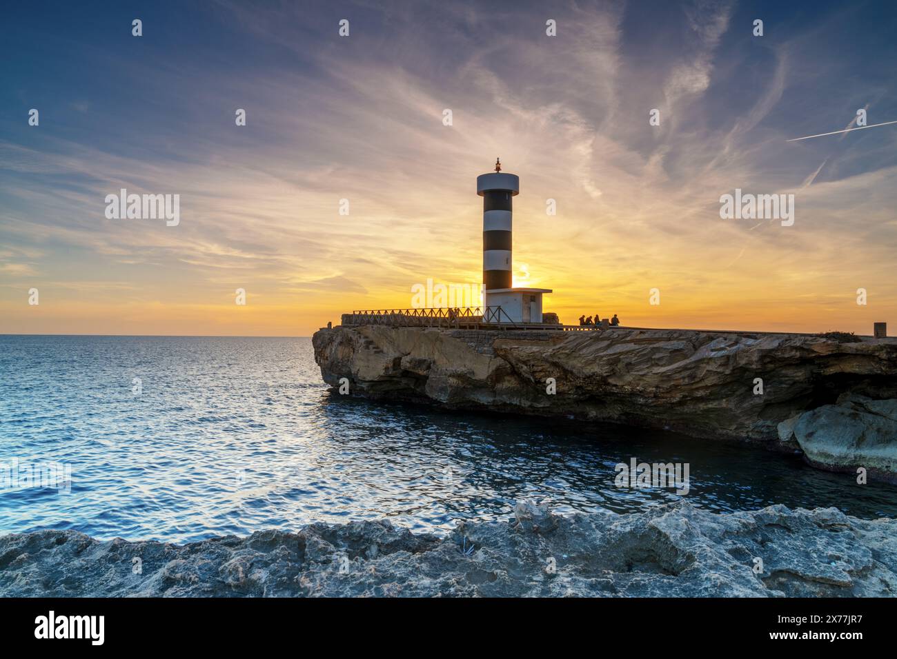 Una vista del faro di Colonia Sant Jordi a Maiorca al tramonto Foto Stock