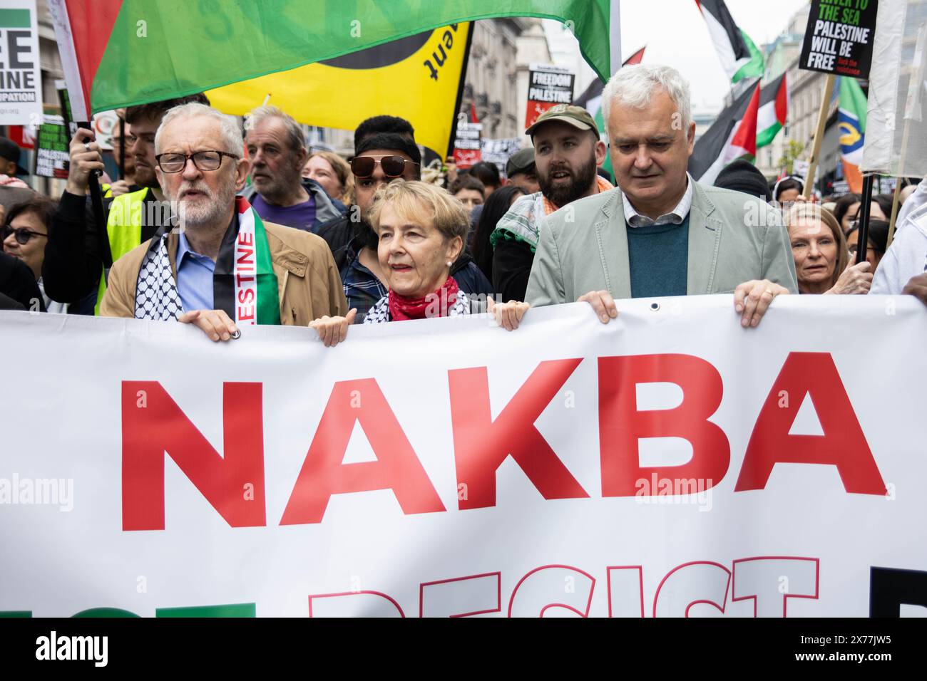 Decine di migliaia di persone si sono riunite nel centro di Londra per protestare a sostegno dei palestinesi, chiedendo un cessate il fuoco e commemorando il 76° anniversario della Nakba. La protesta "Stop the War" ha evidenziato le tensioni in corso e l'urgente richiesta di pace nella regione. Fermare la guerra, protesta, sostegno alla Palestina, Londra centrale, cessate il fuoco, Nakba 76, manifestazione, manifestazione, pace, conflitto, decine di migliaia, commemorazione, sostegno palestinese, protesta pubblica, tensione mediorientale credito: Sinai Noor/Alamy Live News Foto Stock