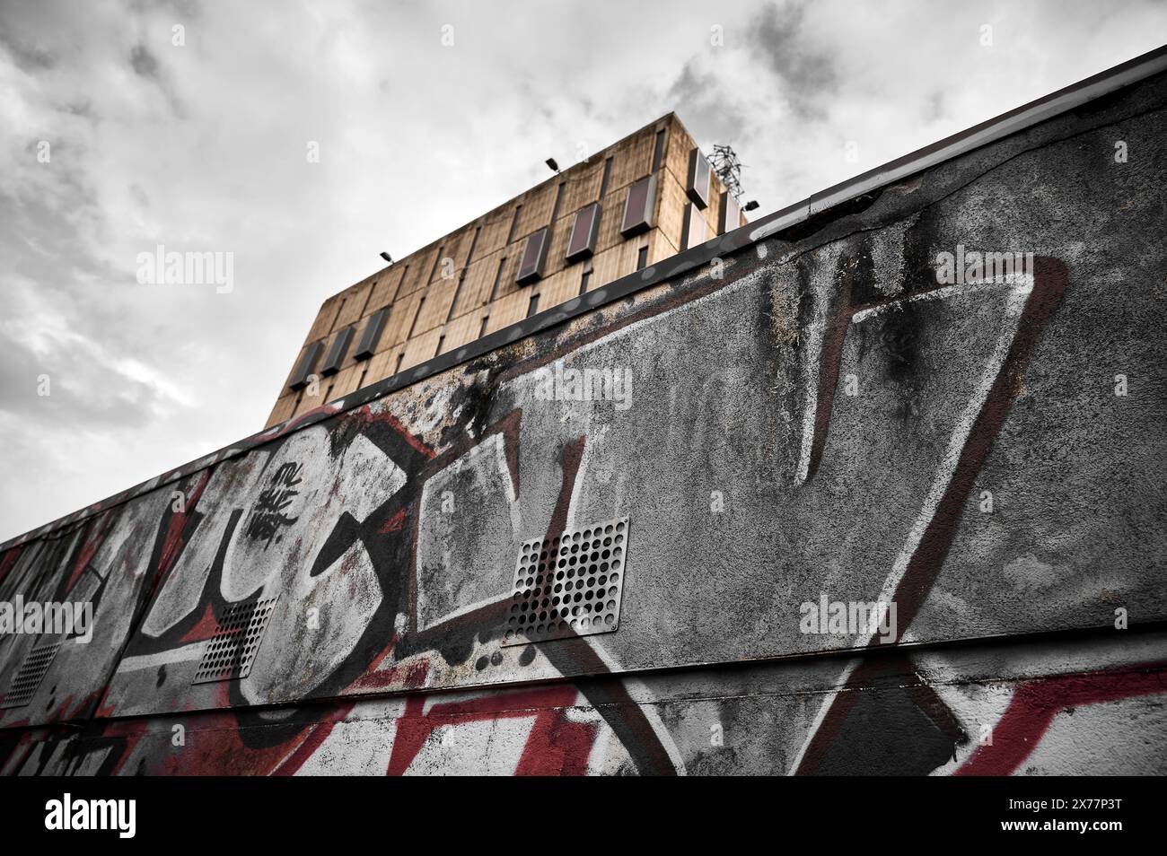 Graffiti sul muro di fronte all'ex quartier generale della polizia di Blackpool Foto Stock