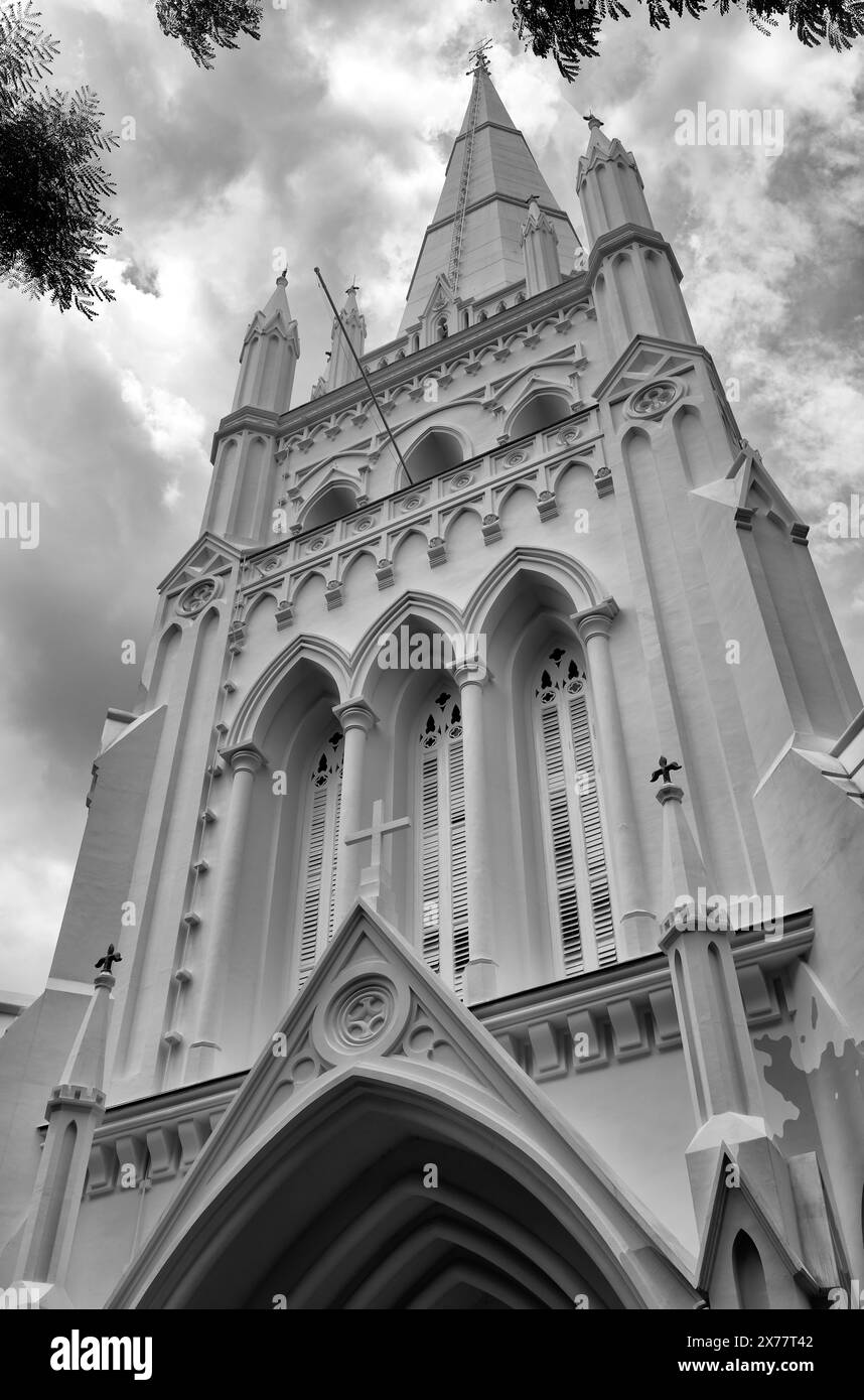 L'esterno e la guglia ripida della cattedrale anglicana di St Andrews, Singapore, Aisa Foto Stock