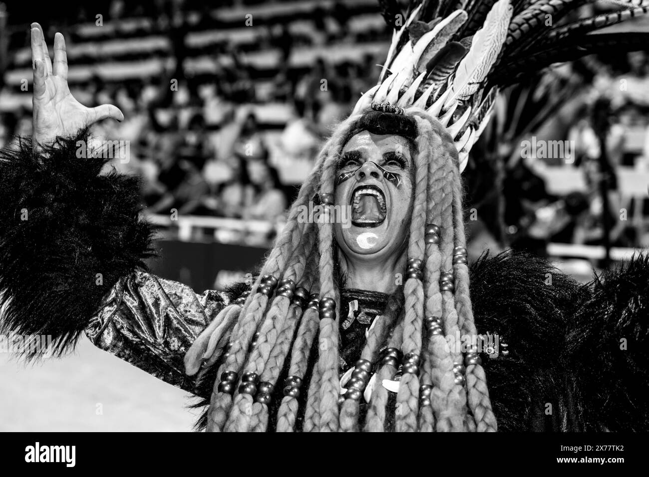 Una donna vestita con Un costume spaventoso prende parte al Carnaval del Pais, Gualeguaychu, provincia di Entre Rios, Argentina. Foto Stock