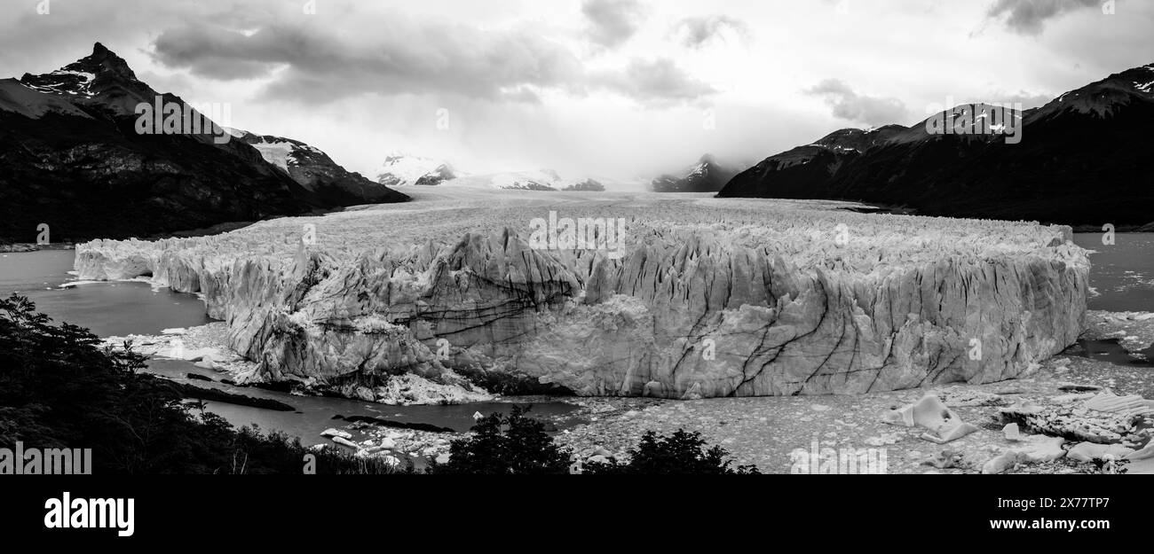 Un'immagine panoramica del ghiacciaio Perito Moreno, Parco Nazionale Los Glaciares, Provincia di Santa Cruz, Patagonia, Argentina. Foto Stock