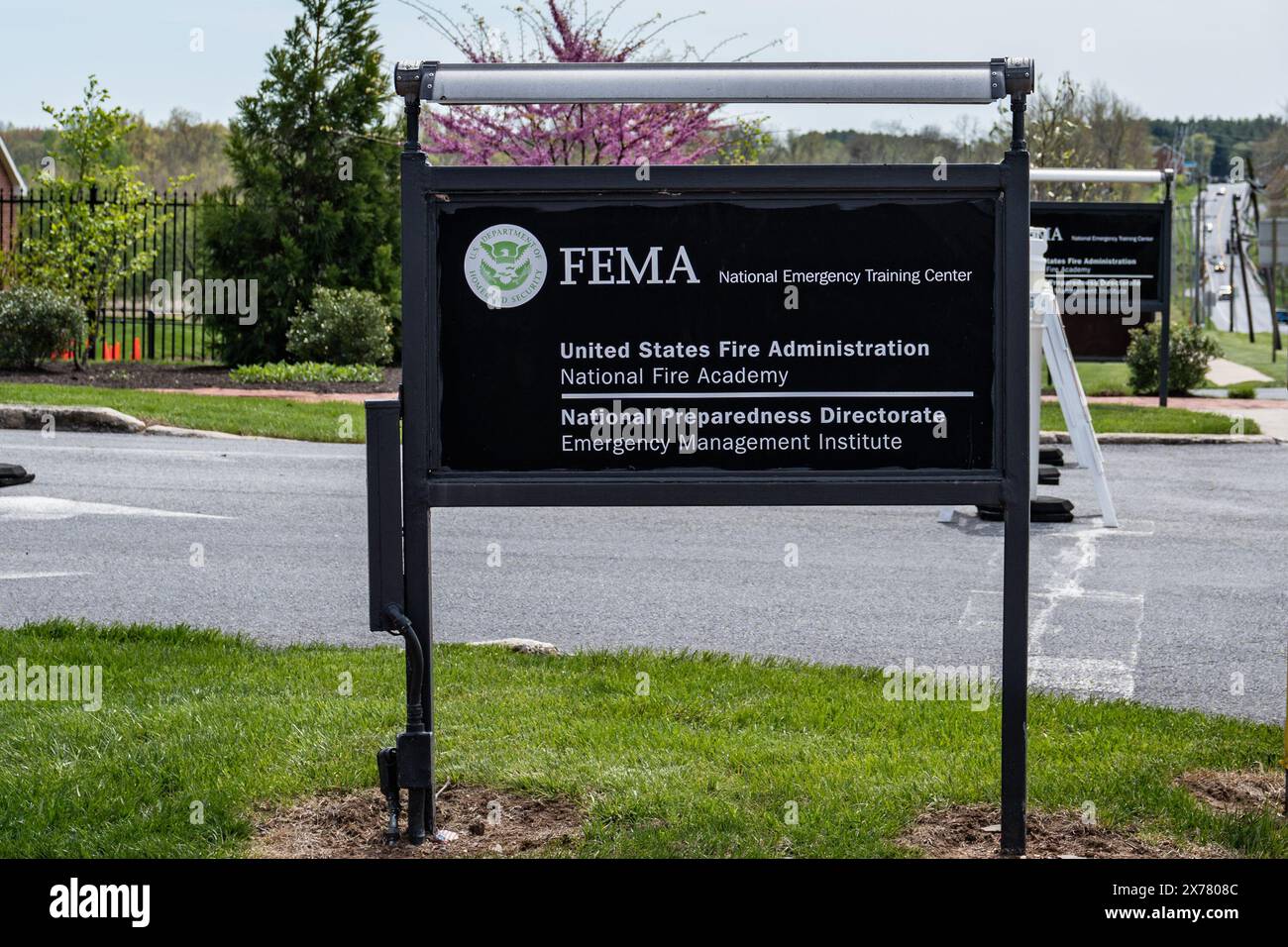 Emmitsburg, Maryland - 23 aprile 2024: Cartello all'ingresso del FEMA National Emergency Training Center. Foto Stock