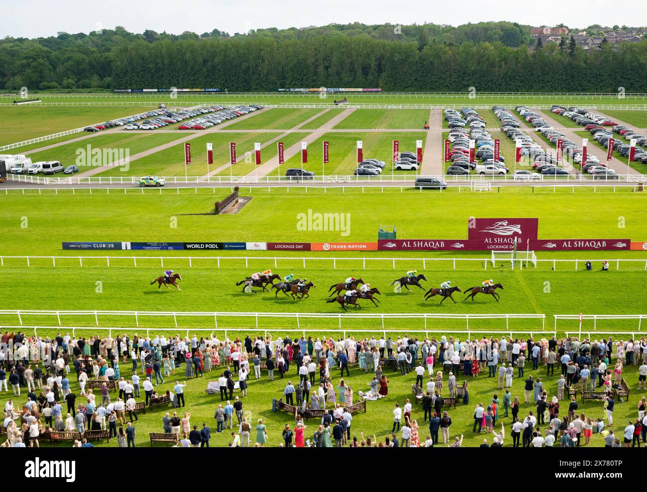 Newbury Racecourse, Regno Unito. Sabato 18 maggio 2024. Lethal Levi e Clifford Lee vincono l'HKJC World Pool handicap per l'allenatore Karl Burke e il proprietario Made in Thailand. Crediti JTW equine Images / Alamy Live News Foto Stock