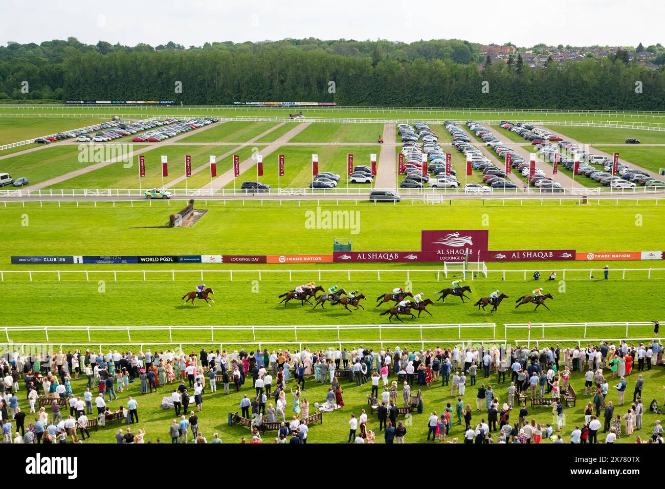 Newbury Racecourse, Regno Unito. Sabato 18 maggio 2024. Lethal Levi e Clifford Lee vincono l'HKJC World Pool handicap per l'allenatore Karl Burke e il proprietario Made in Thailand. Crediti JTW equine Images / Alamy Live News Foto Stock