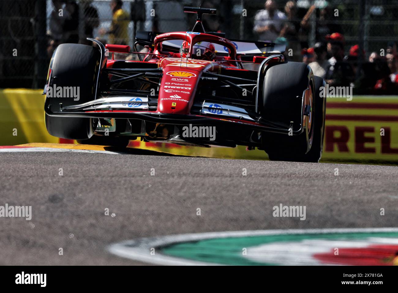 Imola, Italia. 18 maggio 2024. Charles Leclerc (MON) Ferrari SF-24. 18.05.2024. Formula 1 Campionato del mondo, Rd 7, Gran Premio dell'Emilia Romagna, Imola, Italia, giornata delle qualifiche. Il credito fotografico dovrebbe essere: XPB/Alamy Live News. Foto Stock