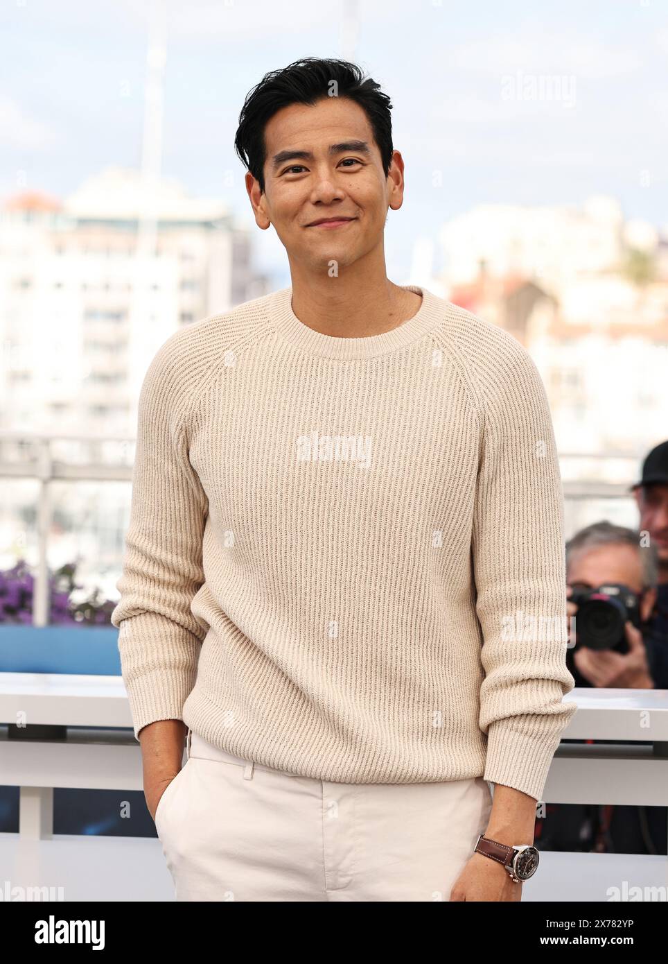 Cannes, Francia. 18 maggio 2024. L'attore Eddie Peng posa durante la fotocall del film "Black Dog" alla 77a edizione del Festival di Cannes a Cannes, nel sud della Francia, il 18 maggio 2024. Crediti: Gao Jing/Xinhua/Alamy Live News Foto Stock