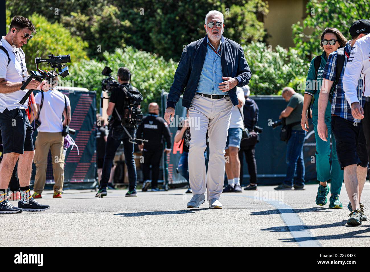 Imola, Italia. 17 maggio 2024. Lawrence Stroll (CAN) - CEO Aston Martin F1 durante le CROCIERE MSC DI FORMULA 1 GRAN PREMIO DEL MADE IN ITALY e DELl'EMILIA-ROMAGNA 2 autodromo Enzo e Dino Ferrari, Imola (BO) Italia Credit: Independent Photo Agency/Alamy Live News Foto Stock