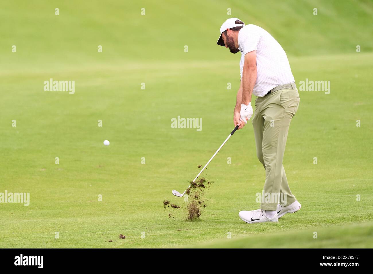 Scottie Scheffler degli Stati Uniti in azione durante la prima giornata del campionato PGA 2024 al Valhalla Golf Club il 16 maggio 2024 a Louisville, Kentucky Foto Stock