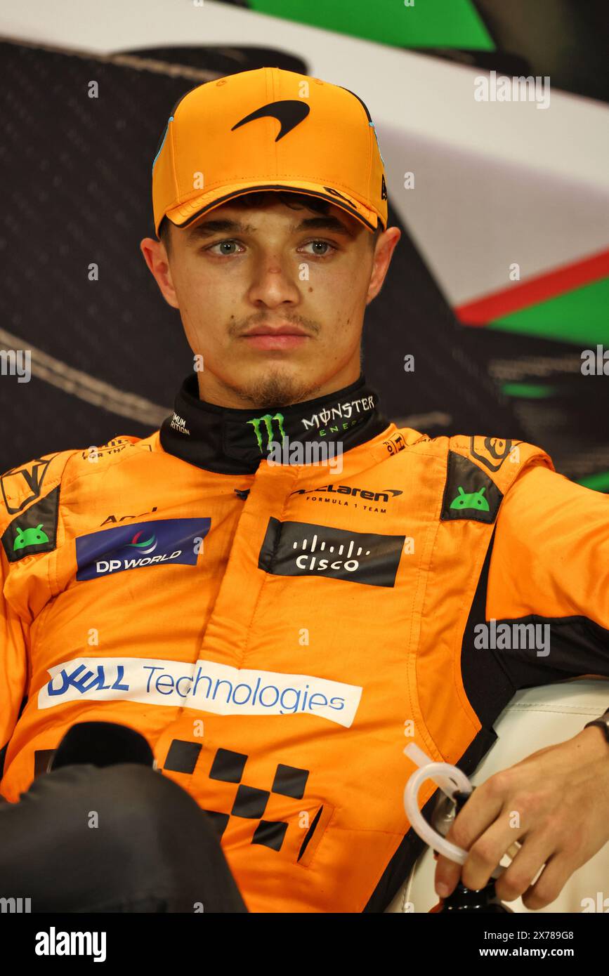 Imola, Italia. 18 maggio 2024. Lando Norris (GBR) McLaren, alle qualifiche post conferenza stampa FIA. Campionato del mondo di Formula 1, Rd 7, Gran Premio dell'Emilia Romagna, sabato 18 maggio 2024. Imola, Italia. Crediti: James Moy/Alamy Live News Foto Stock