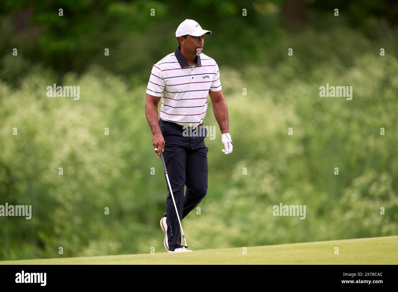 Tiger Woods degli Stati Uniti in azione durante la seconda giornata del campionato PGA 2024 al Valhalla Golf Club il 17 maggio 2024 a Louisville, Kentucky. Foto Stock