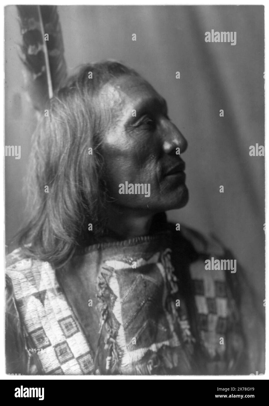 Little Dog Brulé, No. 2473-07., pubblicato in: The North American Indian / Edward S. Curtis. [Seattle, Washington.] : Edward S. Curtis, 1907-30, v. 3, p. 186.. Indians of North America, 1900-1910. , Brulé Indians, 1900-1910. Foto Stock