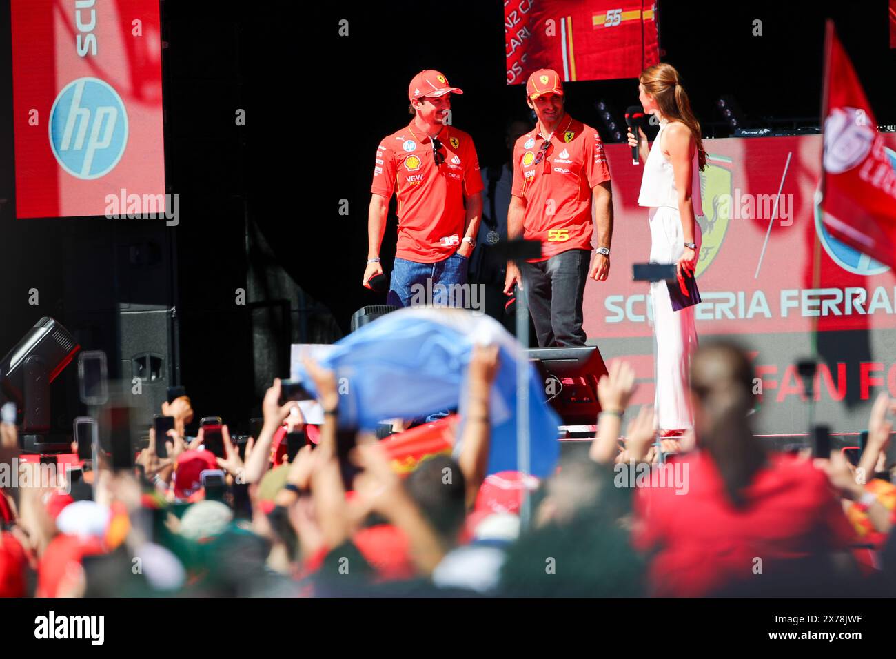 Imola, Bo, ITALIA. 18 maggio 2024. Charles Leclerc (MON) - Scuderia Ferrari - Ferrari SF-24 - Ferrar Carlos Sainz Jr. (ESP) - Scuderia Ferrari - Ferrari SF-24 - Ferrari.sul palco a Fanzone.durante le CROCIERE MSC DI FORMULA 1 GRAN PREMIO DEL MADE IN ITALY e DELl'EMILIA-ROMAGNA 2 autodromo Enzo e Dino Ferrari, Imola (BO) Italia (Credit Image: © Alessio De Marco/ZUMA Press Wire) SOLO PER USO EDITORIALE! Non per USO commerciale! Foto Stock