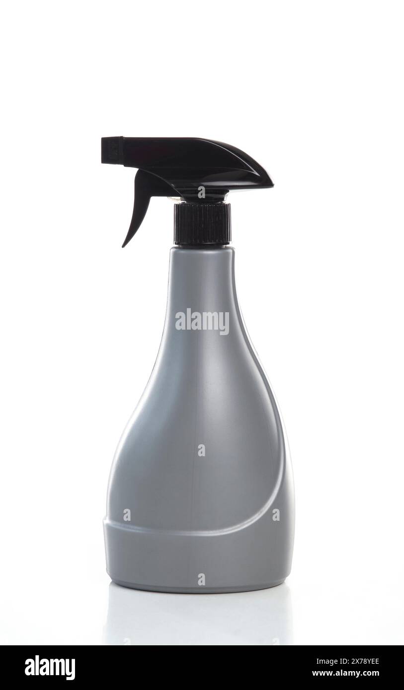 Flacone in plastica grigia di detergente liquido isolato su bianco Foto Stock