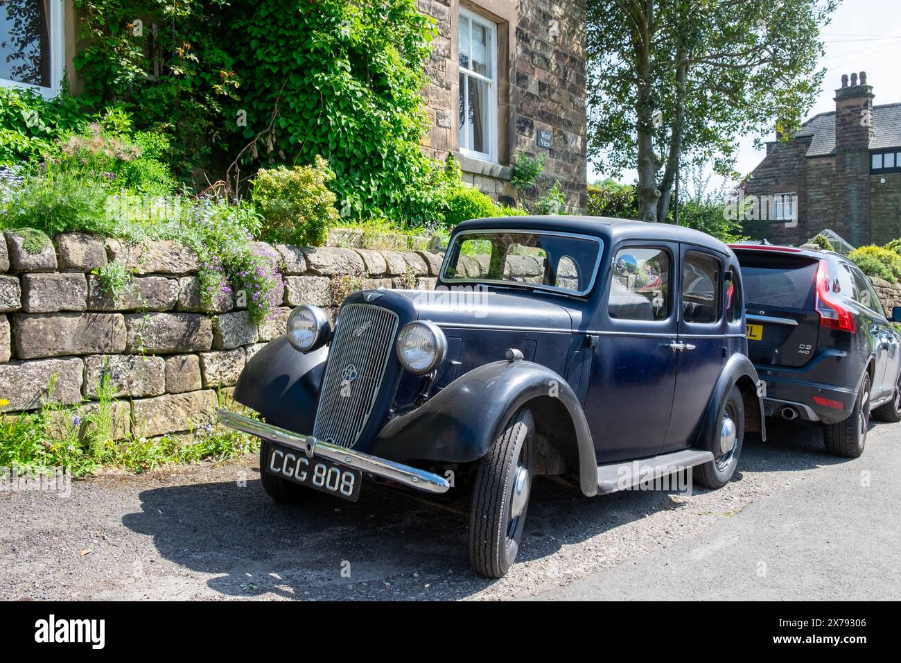 Vecchia auto Austin Ruby nera con logo RAC, Foto Stock