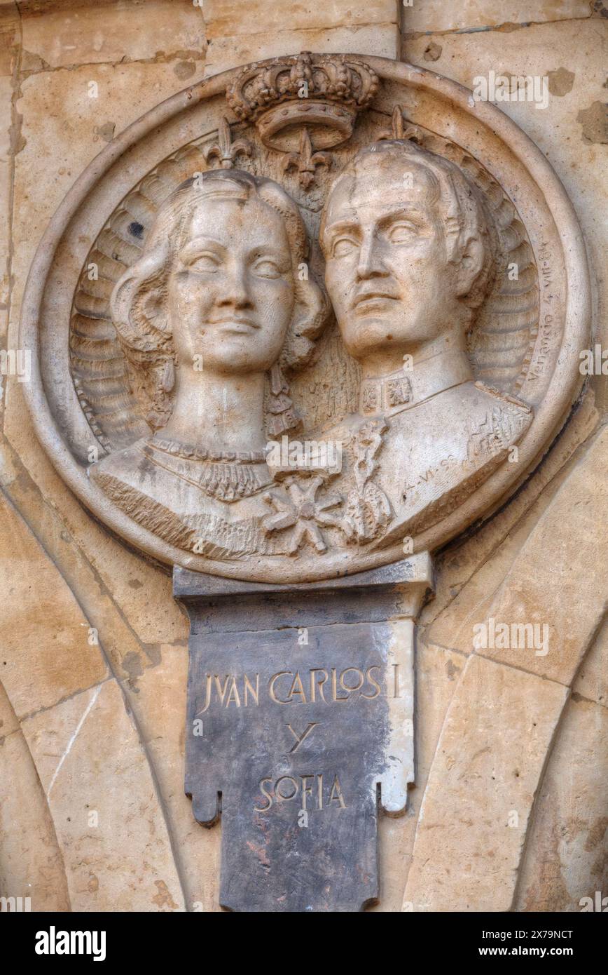 Medaglione di re Carlos e la Regina Sofia, Plaza Mayor Salamanca, Sito Patrimonio Mondiale dell'UNESCO, Spagna Foto Stock