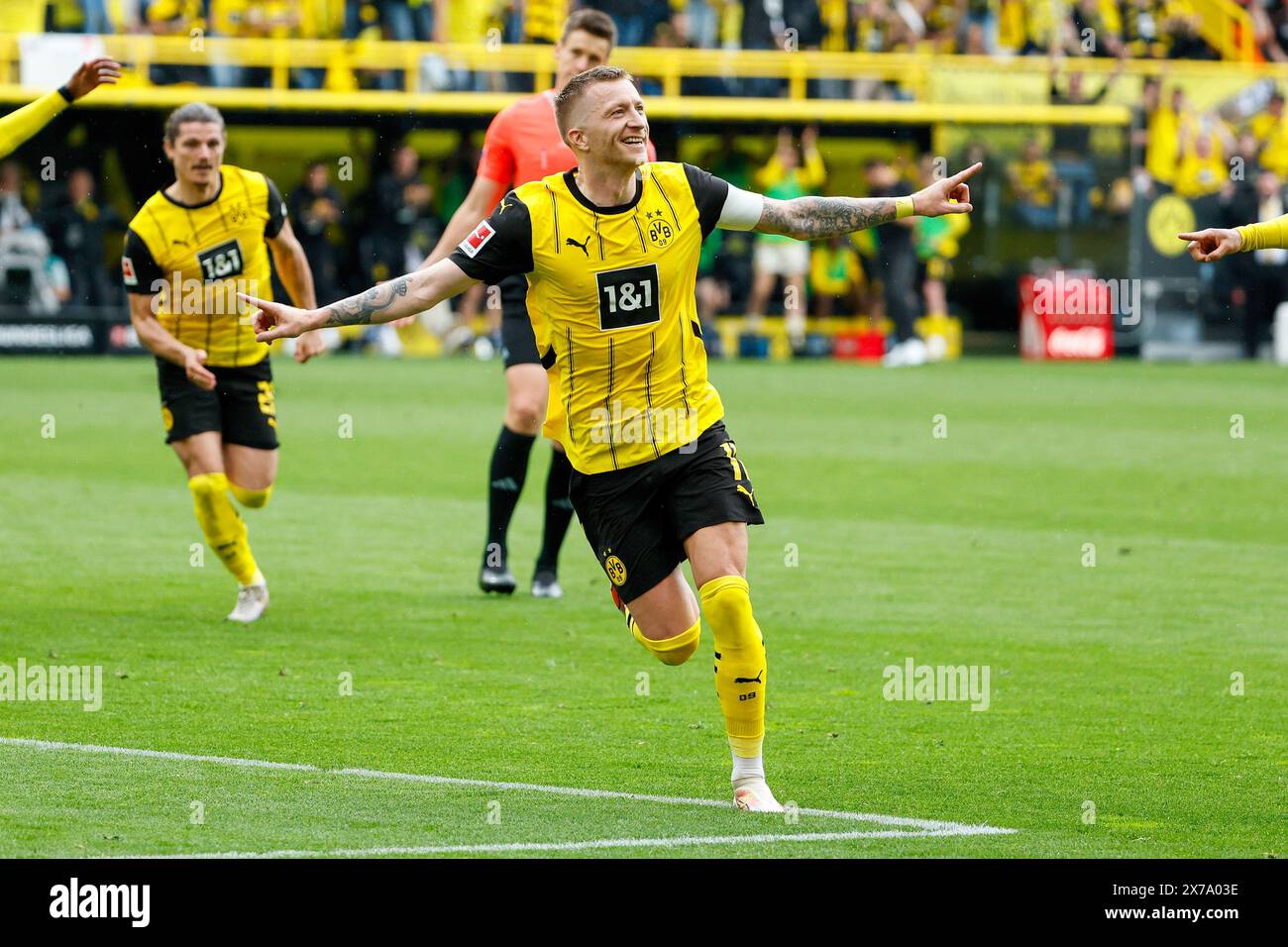 Dortmund, Germania. 18 maggio 2024. Marco Reus del Borussia Dortmund celebra il gol della partita di calcio di prima divisione della Bundesliga tra il Borussia Dortmund e il SV Darmstadt 98 a Dortmund, Germania, 18 maggio 2024. Crediti: Joachim Bywaletz/Xinhua/Alamy Live News Foto Stock