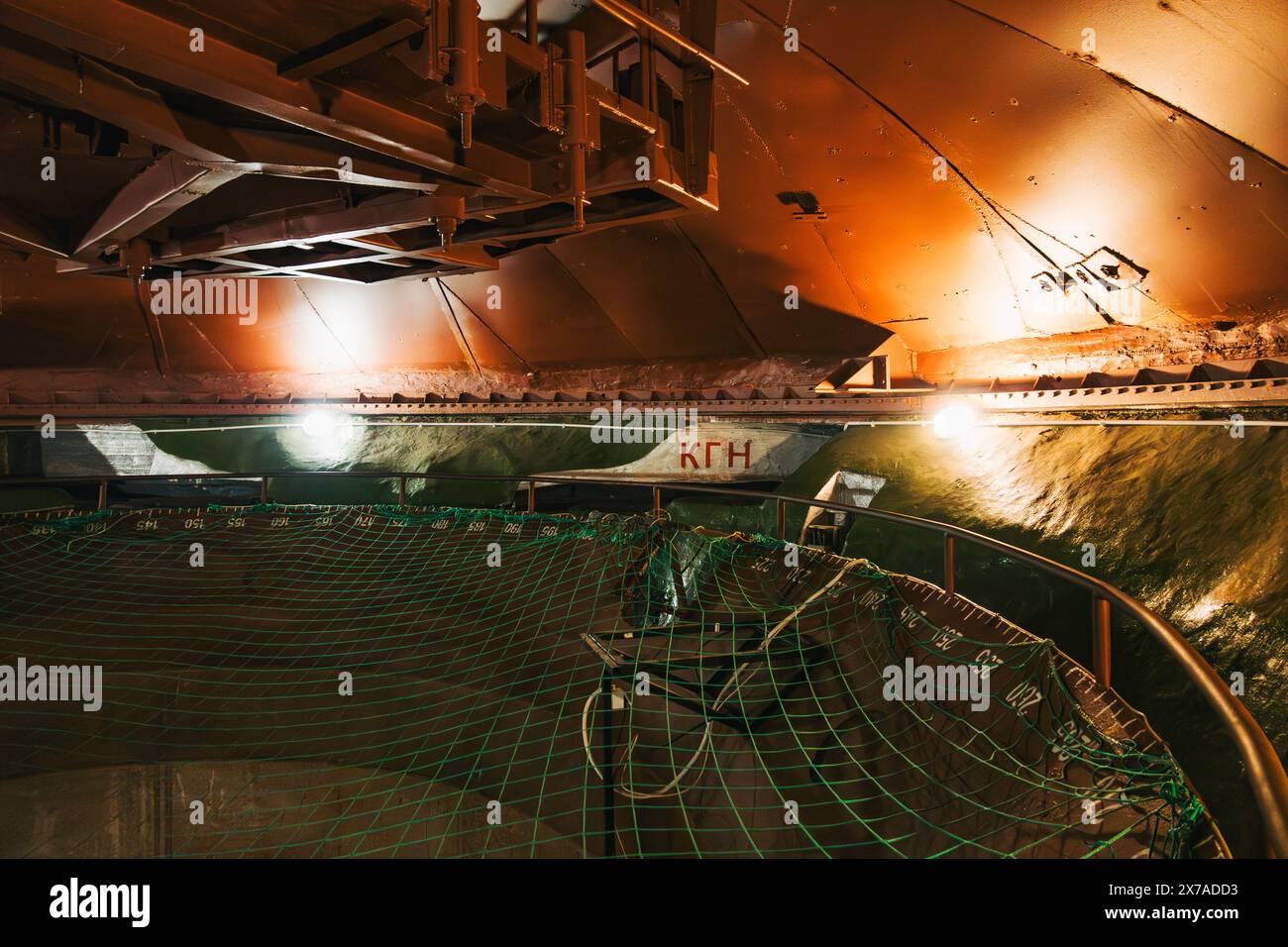 Una cupola di silo missilistico sotterraneo presso la base missilistica di Plokštinė, un'ex struttura dell'era sovietica in una remota parte della Lituania. Ora un museo pubblico Foto Stock