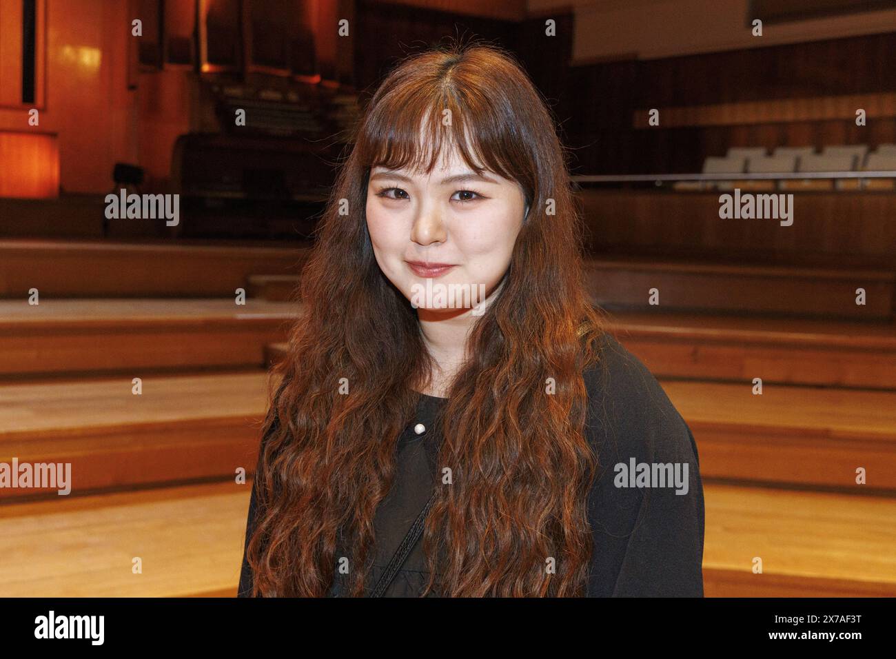 Bruxelles, Belgio. 19 maggio 2024. Finalista giapponese Minami Yoshida nella foto durante la proclamazione dei finalisti dopo l'ultima sessione delle semifinali dell'edizione 2024 del Concorso per violino Regina Elisabetta, presso la sala concerti Bozar di Bruxelles, sabato 18 maggio 2024. BELGA FOTO NICOLAS MAETERLINCK credito: Belga News Agency/Alamy Live News Foto Stock