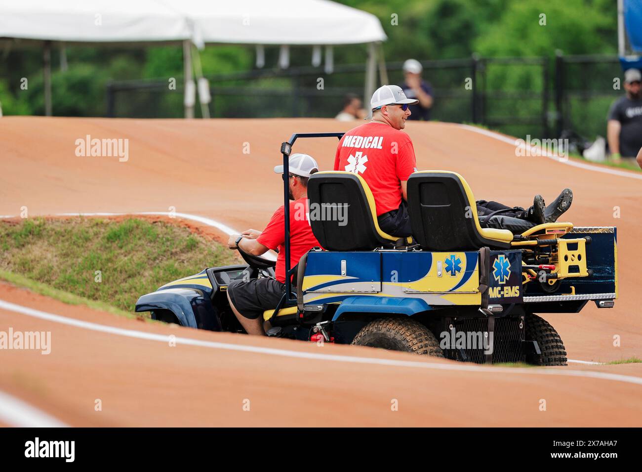 Foto di Alex Whitehead/SWpix.com - 18/05/2024 - Ciclismo - 2024 UCI BMX Racing World Championships - Rock Hill, South Carolina, USA - Medical team Credit: SWpix/Alamy Live News Foto Stock