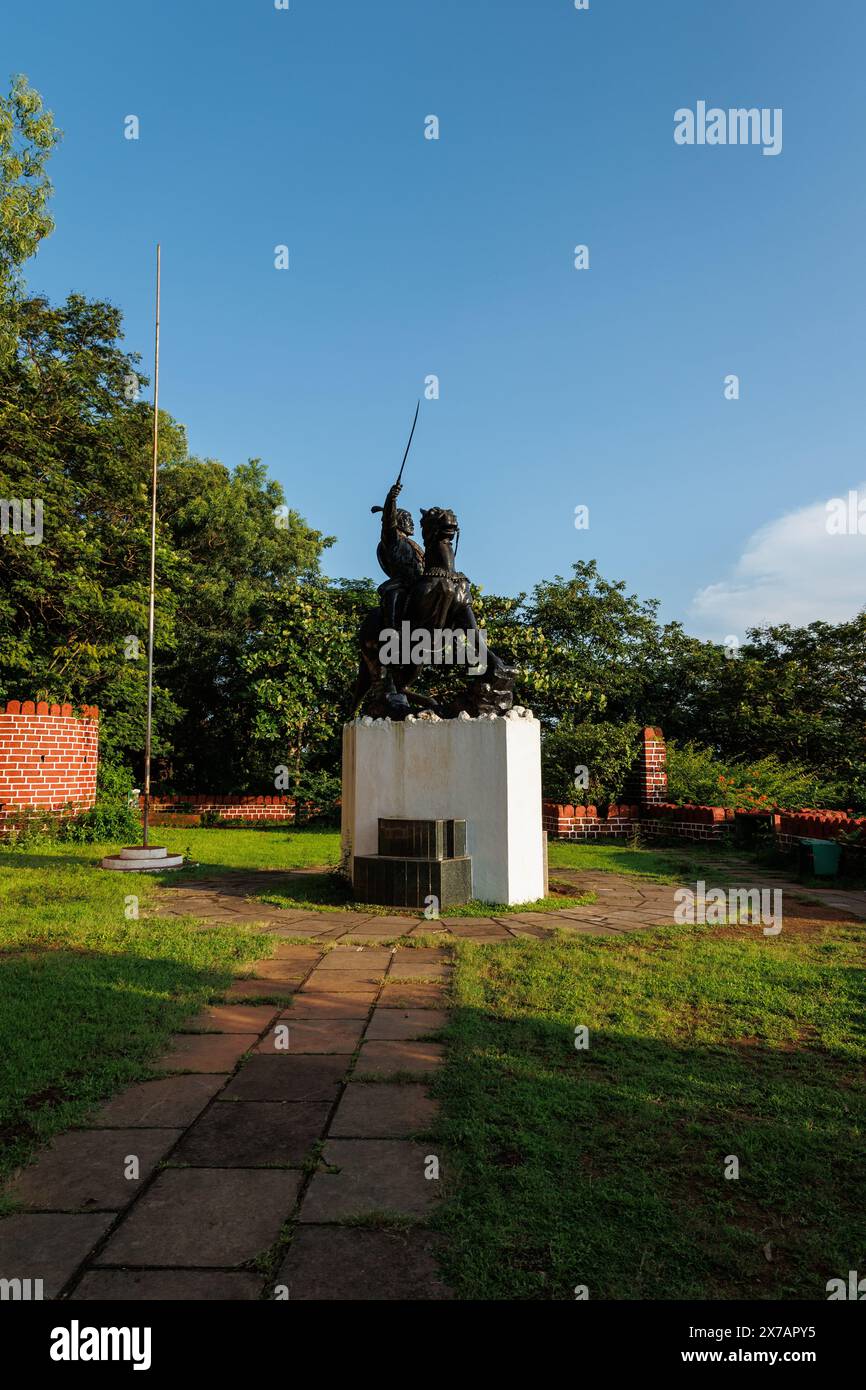 Statua di chhatrapati Shivaji Maharaj eretta da Shashikala Kakodkar del partito pro-Marathi Maharashtrawadi Gomantak a Farmagudi, Ponda, Goa Foto Stock