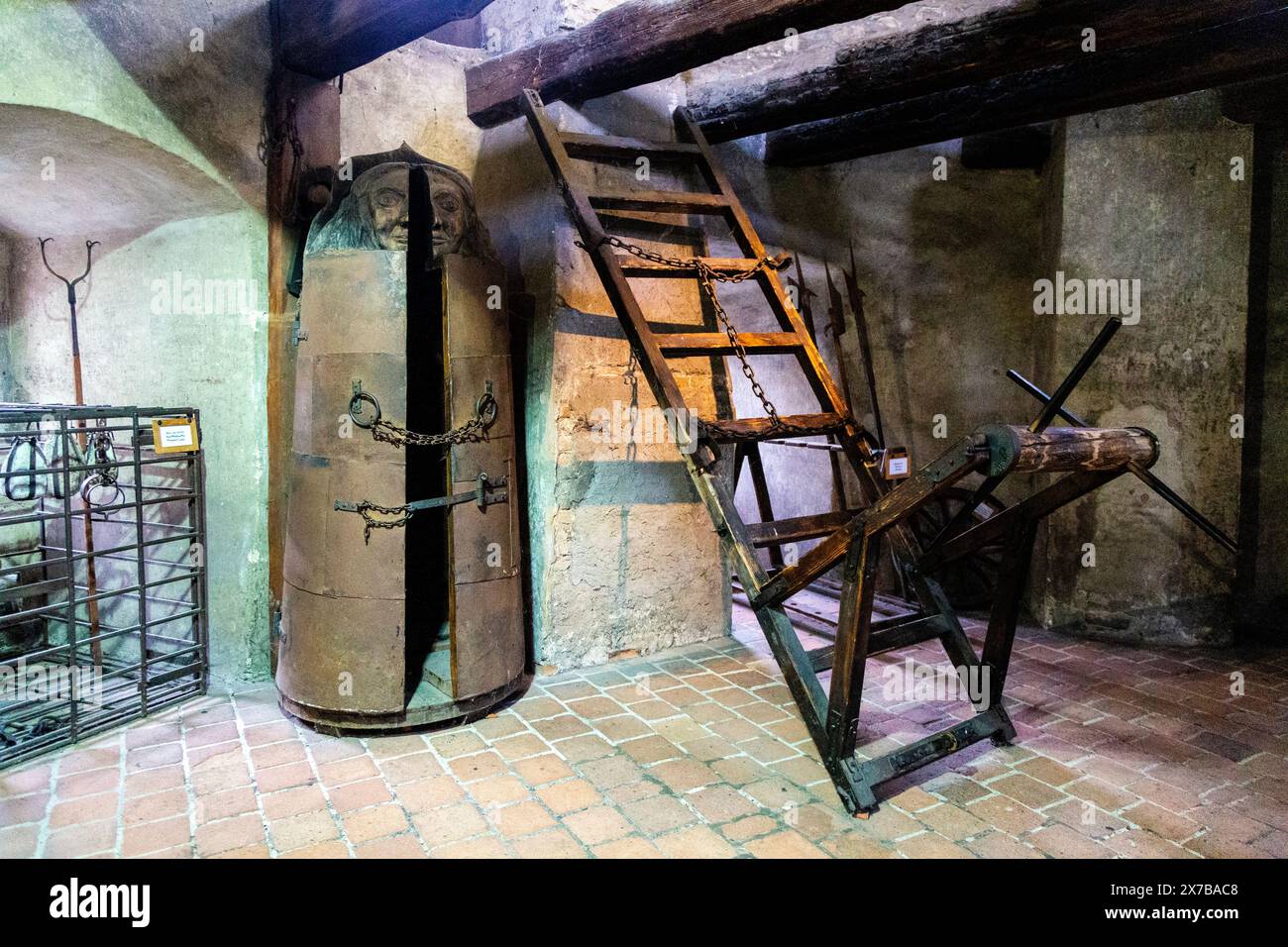 Interno della Torre di Daliborka, ex dungeon medievale del XV secolo nel Vicolo d'Oro, Castello di Praga, Praga, Repubblica Ceca Foto Stock