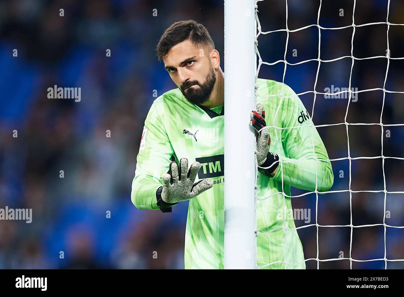 Giorgi Mamardashvili del Valencia CF reagisce durante la partita LaLiga EA Sports tra Real Sociedad e Valencia CF allo stadio reale Arena il 16 maggio 20 Foto Stock