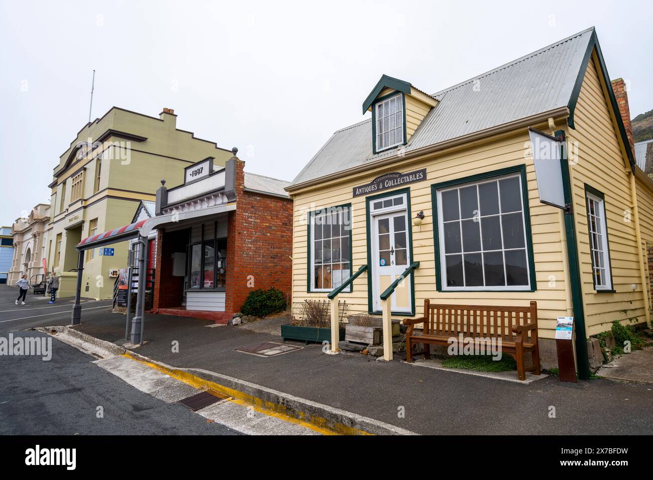 Esterno di negozi patrimonio storico sulla strada principale di Stanley, Tasmania Foto Stock