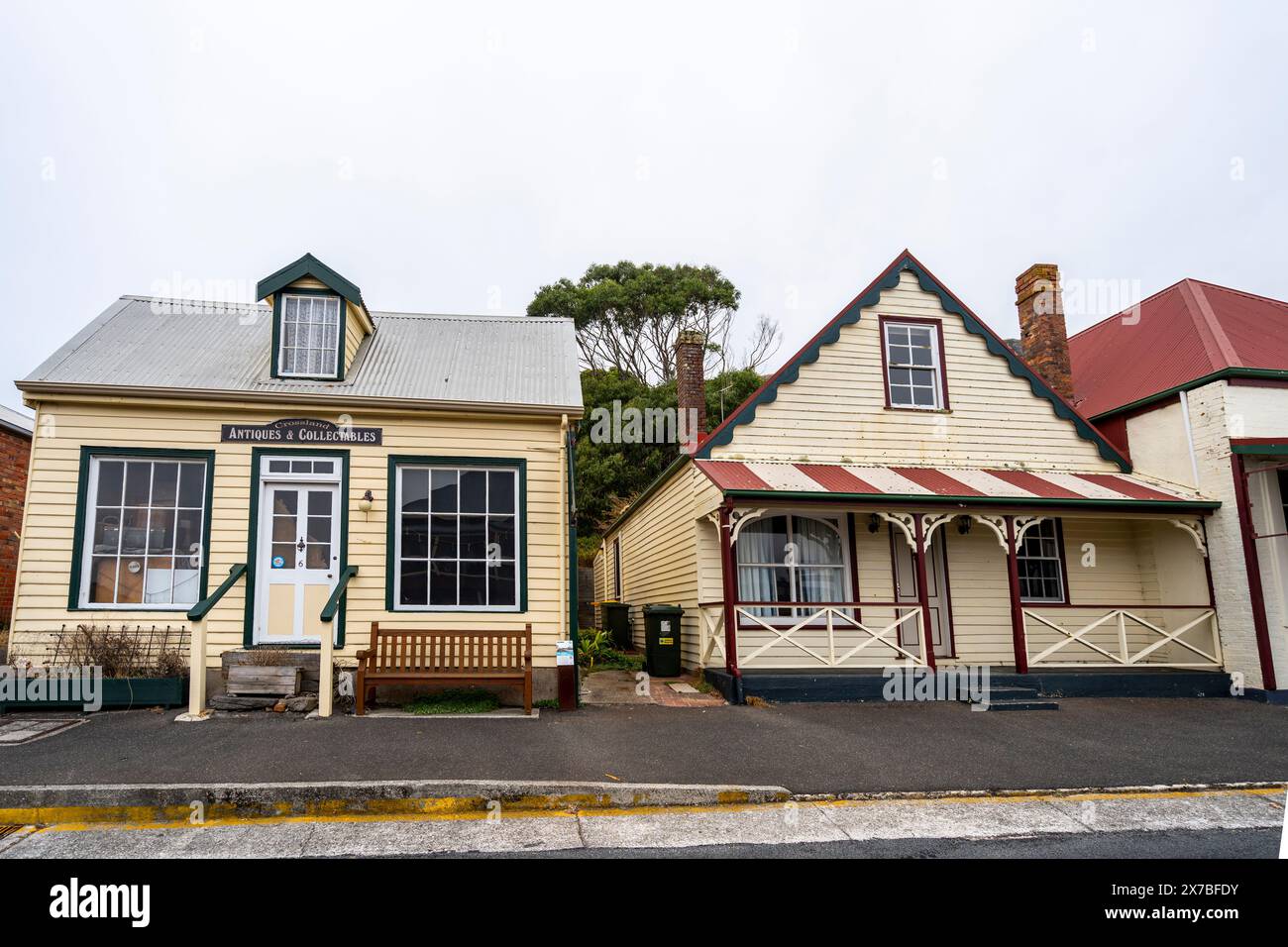 Esterno di negozi patrimonio storico sulla strada principale di Stanley, Tasmania Foto Stock