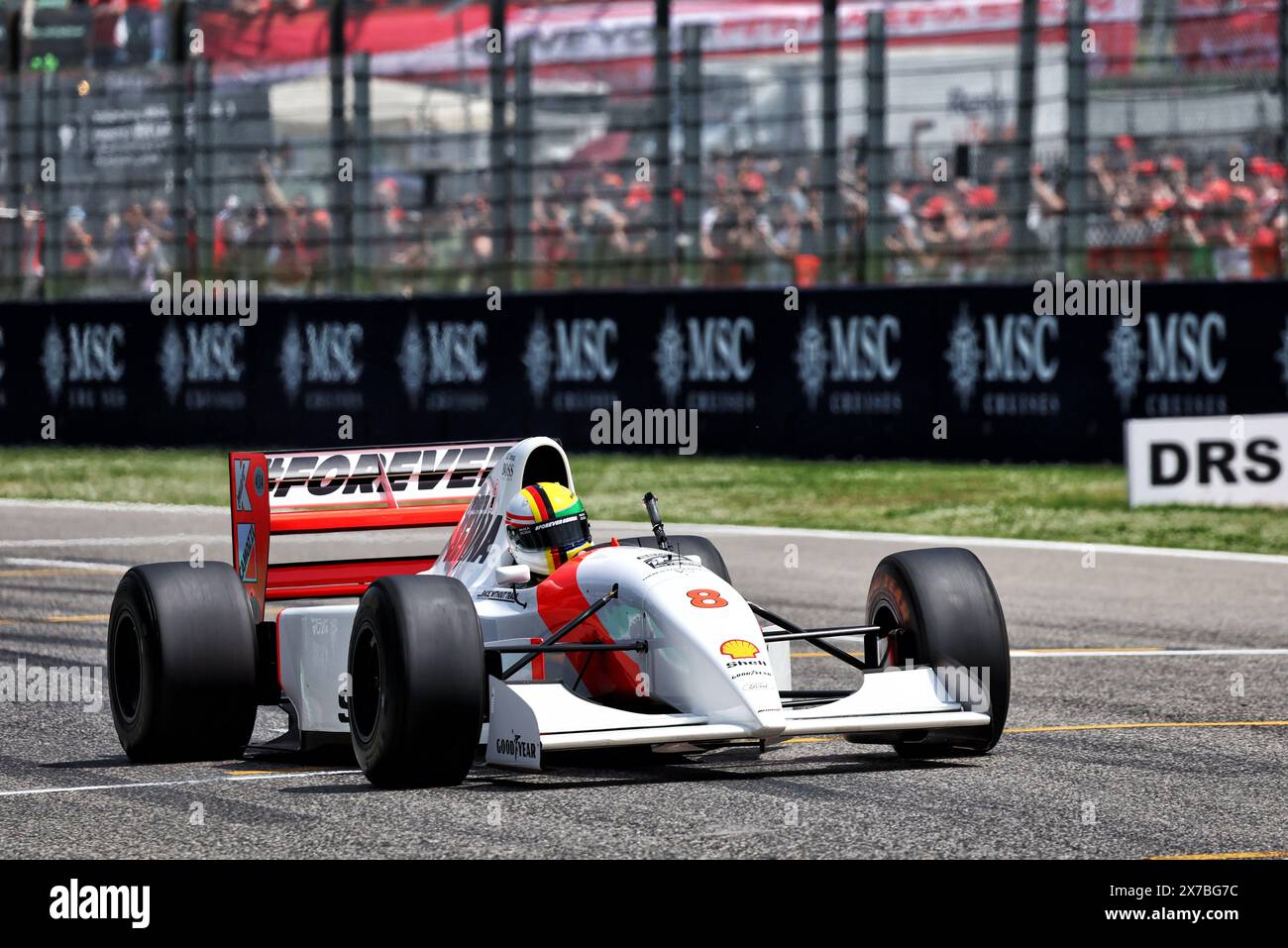 Imola, Italia. 19 maggio 2024. Sebastian Vettel (GER) su una McLaren MP4/8 del 1993. 19.05.2024. Formula 1 World Championship, Rd 7, Emilia Romagna Grand Prix, Imola, Italia, Race Day. Il credito fotografico dovrebbe essere: XPB/Alamy Live News. Foto Stock