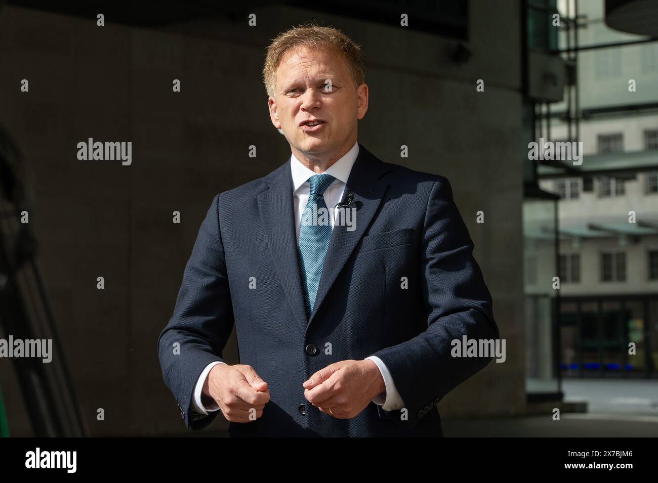 Londra, Regno Unito. 19 maggio 2024. Il segretario alla difesa Grant Shapps è stato intervistato fuori dai BBC Studios dopo la sua apparizione di domenica con Laura Kuenssberg. Crediti: Thomas Krych/Alamy Live News Foto Stock