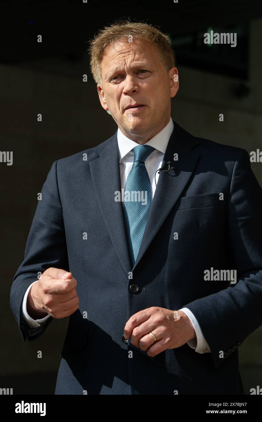 Londra, Regno Unito. 19 maggio 2024. Il segretario alla difesa Grant Shapps è stato intervistato fuori dai BBC Studios dopo la sua apparizione di domenica con Laura Kuenssberg. Crediti: Thomas Krych/Alamy Live News Foto Stock