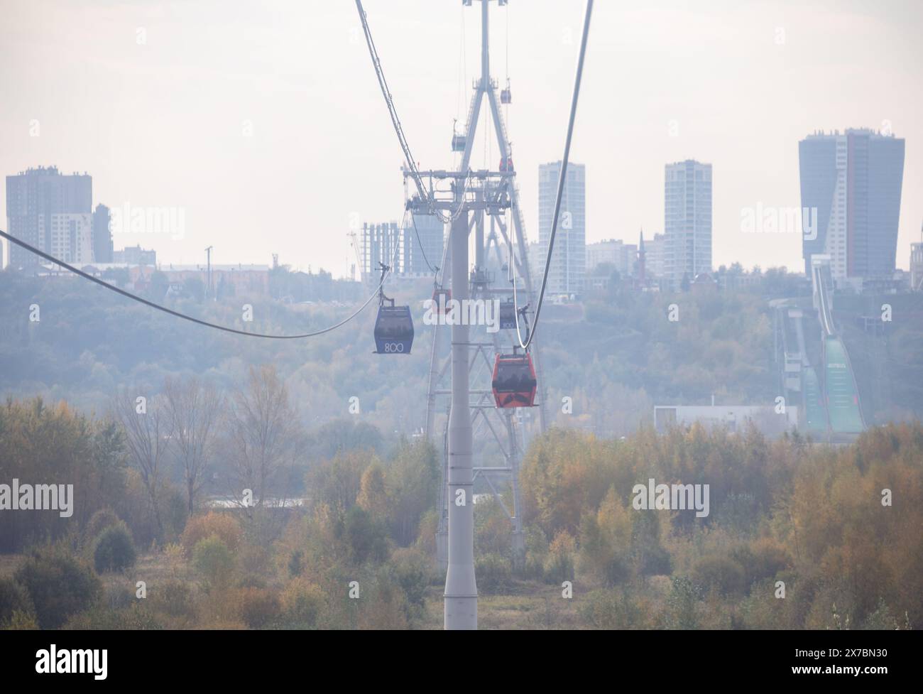 Nizhny Novgorod, Russia - 01 ottobre 2023: Funivia aerea di Nizhny Novgorod che collega la città di Nizhny Novgorod in Russia con la città di Bor. Foto Stock