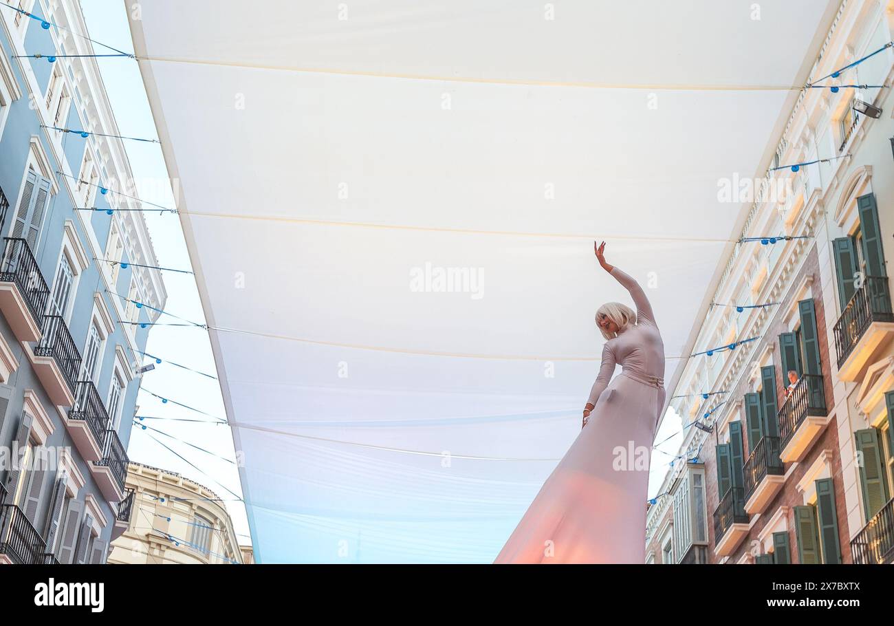 18 maggio 2024: 19 maggio 2024 (Malaga) il festival, partecipativo, popolare e libero, cultura e intrattenimento. Tale è la notte Bianca, l'iniziativa globale alla quale Malaga ha aderito un decennio e mezzo fa e che mantiene nella sua agenda primaverile uno dei suoi pilastri. L'evento si è tenuto stasera un'edizione segnata da magia e illusione (il motto, scelto in un voto cittadino, era proprio la magia che c'è in voi) e, naturalmente, dalle strade affollate dal tardo pomeriggio fino alle 1,00. (Credit Image: © Lorenzo Carnero/ZUMA Press Wire) SOLO PER USO EDITORIALE! Non per USO commerciale! Foto Stock