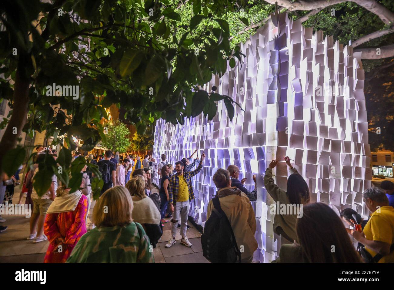 18 maggio 2024: 19 maggio 2024 (Malaga) il festival, partecipativo, popolare e libero, cultura e intrattenimento. Tale è la notte Bianca, l'iniziativa globale alla quale Malaga ha aderito un decennio e mezzo fa e che mantiene nella sua agenda primaverile uno dei suoi pilastri. L'evento si è tenuto stasera un'edizione segnata da magia e illusione (il motto, scelto in un voto cittadino, era proprio la magia che c'è in voi) e, naturalmente, dalle strade affollate dal tardo pomeriggio fino alle 1,00. (Credit Image: © Lorenzo Carnero/ZUMA Press Wire) SOLO PER USO EDITORIALE! Non per USO commerciale! Foto Stock