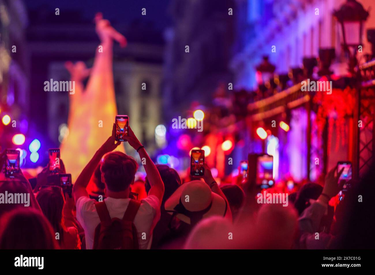 18 maggio 2024: 19 maggio 2024 (Malaga) il festival, partecipativo, popolare e libero, cultura e intrattenimento. Tale è la notte Bianca, l'iniziativa globale alla quale Malaga ha aderito un decennio e mezzo fa e che mantiene nella sua agenda primaverile uno dei suoi pilastri. L'evento si è tenuto stasera un'edizione segnata da magia e illusione (il motto, scelto in un voto cittadino, era proprio la magia che c'è in voi) e, naturalmente, dalle strade affollate dal tardo pomeriggio fino alle 1,00. (Credit Image: © Lorenzo Carnero/ZUMA Press Wire) SOLO PER USO EDITORIALE! Non per USO commerciale! Foto Stock