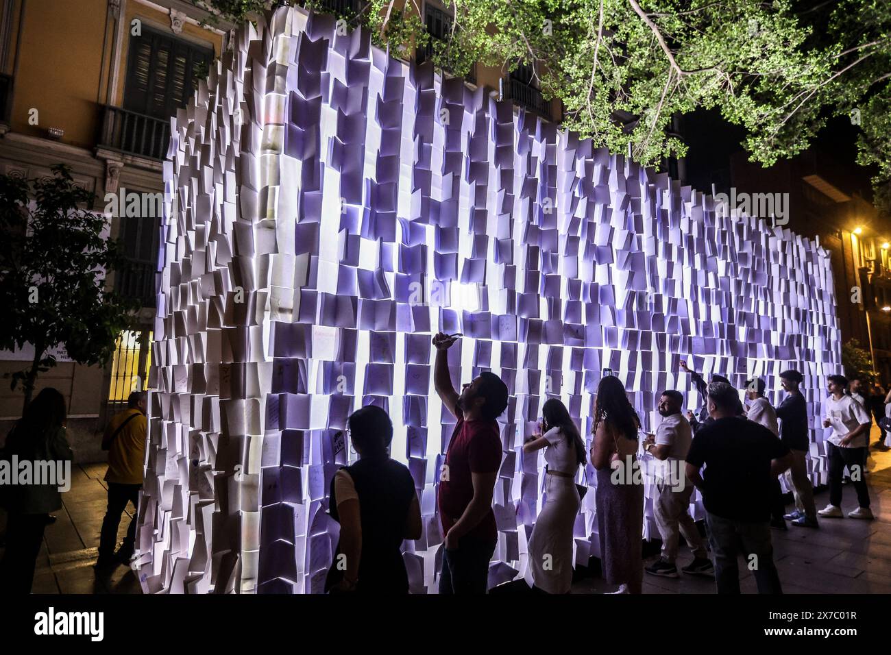 18 maggio 2024: 19 maggio 2024 (Malaga) il festival, partecipativo, popolare e libero, cultura e intrattenimento. Tale è la notte Bianca, l'iniziativa globale alla quale Malaga ha aderito un decennio e mezzo fa e che mantiene nella sua agenda primaverile uno dei suoi pilastri. L'evento si è tenuto stasera un'edizione segnata da magia e illusione (il motto, scelto in un voto cittadino, era proprio la magia che c'è in voi) e, naturalmente, dalle strade affollate dal tardo pomeriggio fino alle 1,00. (Credit Image: © Lorenzo Carnero/ZUMA Press Wire) SOLO PER USO EDITORIALE! Non per USO commerciale! Foto Stock