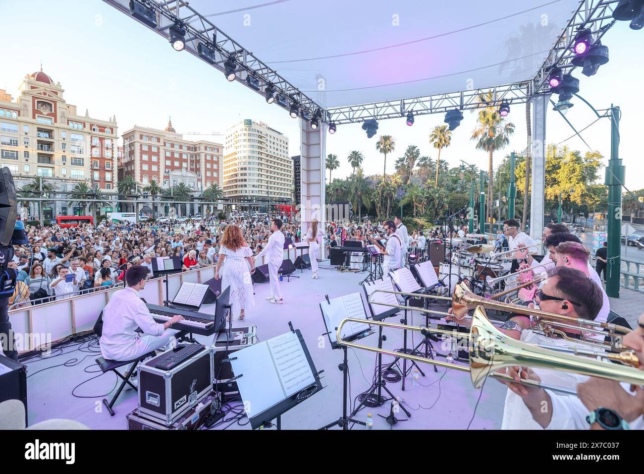 18 maggio 2024: 19 maggio 2024 (Malaga) il festival, partecipativo, popolare e libero, cultura e intrattenimento. Tale è la notte Bianca, l'iniziativa globale alla quale Malaga ha aderito un decennio e mezzo fa e che mantiene nella sua agenda primaverile uno dei suoi pilastri. L'evento si è tenuto stasera un'edizione segnata da magia e illusione (il motto, scelto in un voto cittadino, era proprio la magia che c'è in voi) e, naturalmente, dalle strade affollate dal tardo pomeriggio fino alle 1,00. (Credit Image: © Lorenzo Carnero/ZUMA Press Wire) SOLO PER USO EDITORIALE! Non per USO commerciale! Foto Stock
