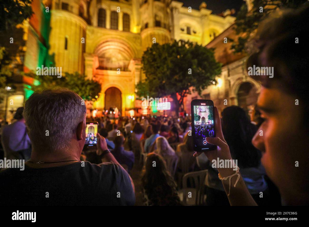 18 maggio 2024: 19 maggio 2024 (Malaga) il festival, partecipativo, popolare e libero, cultura e intrattenimento. Tale è la notte Bianca, l'iniziativa globale alla quale Malaga ha aderito un decennio e mezzo fa e che mantiene nella sua agenda primaverile uno dei suoi pilastri. L'evento si è tenuto stasera un'edizione segnata da magia e illusione (il motto, scelto in un voto cittadino, era proprio la magia che c'è in voi) e, naturalmente, dalle strade affollate dal tardo pomeriggio fino alle 1,00. (Credit Image: © Lorenzo Carnero/ZUMA Press Wire) SOLO PER USO EDITORIALE! Non per USO commerciale! Foto Stock