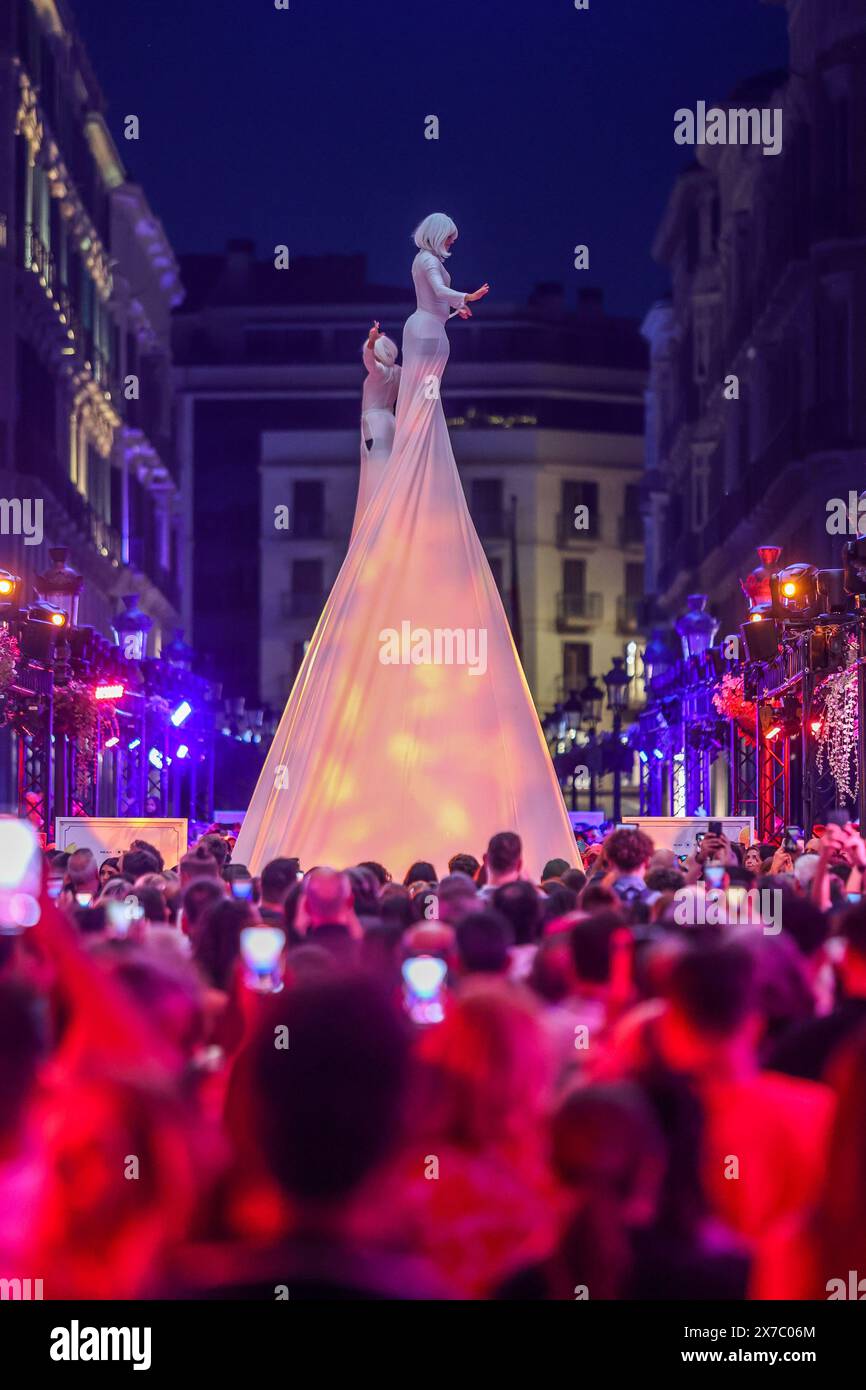 18 maggio 2024: 19 maggio 2024 (Malaga) il festival, partecipativo, popolare e libero, cultura e intrattenimento. Tale è la notte Bianca, l'iniziativa globale alla quale Malaga ha aderito un decennio e mezzo fa e che mantiene nella sua agenda primaverile uno dei suoi pilastri. L'evento si è tenuto stasera un'edizione segnata da magia e illusione (il motto, scelto in un voto cittadino, era proprio la magia che c'è in voi) e, naturalmente, dalle strade affollate dal tardo pomeriggio fino alle 1,00. (Credit Image: © Lorenzo Carnero/ZUMA Press Wire) SOLO PER USO EDITORIALE! Non per USO commerciale! Foto Stock
