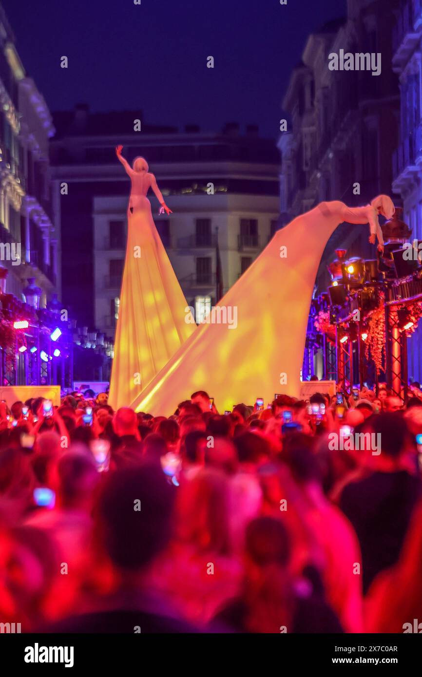 18 maggio 2024: 19 maggio 2024 (Malaga) il festival, partecipativo, popolare e libero, cultura e intrattenimento. Tale è la notte Bianca, l'iniziativa globale alla quale Malaga ha aderito un decennio e mezzo fa e che mantiene nella sua agenda primaverile uno dei suoi pilastri. L'evento si è tenuto stasera un'edizione segnata da magia e illusione (il motto, scelto in un voto cittadino, era proprio la magia che c'è in voi) e, naturalmente, dalle strade affollate dal tardo pomeriggio fino alle 1,00. (Credit Image: © Lorenzo Carnero/ZUMA Press Wire) SOLO PER USO EDITORIALE! Non per USO commerciale! Foto Stock