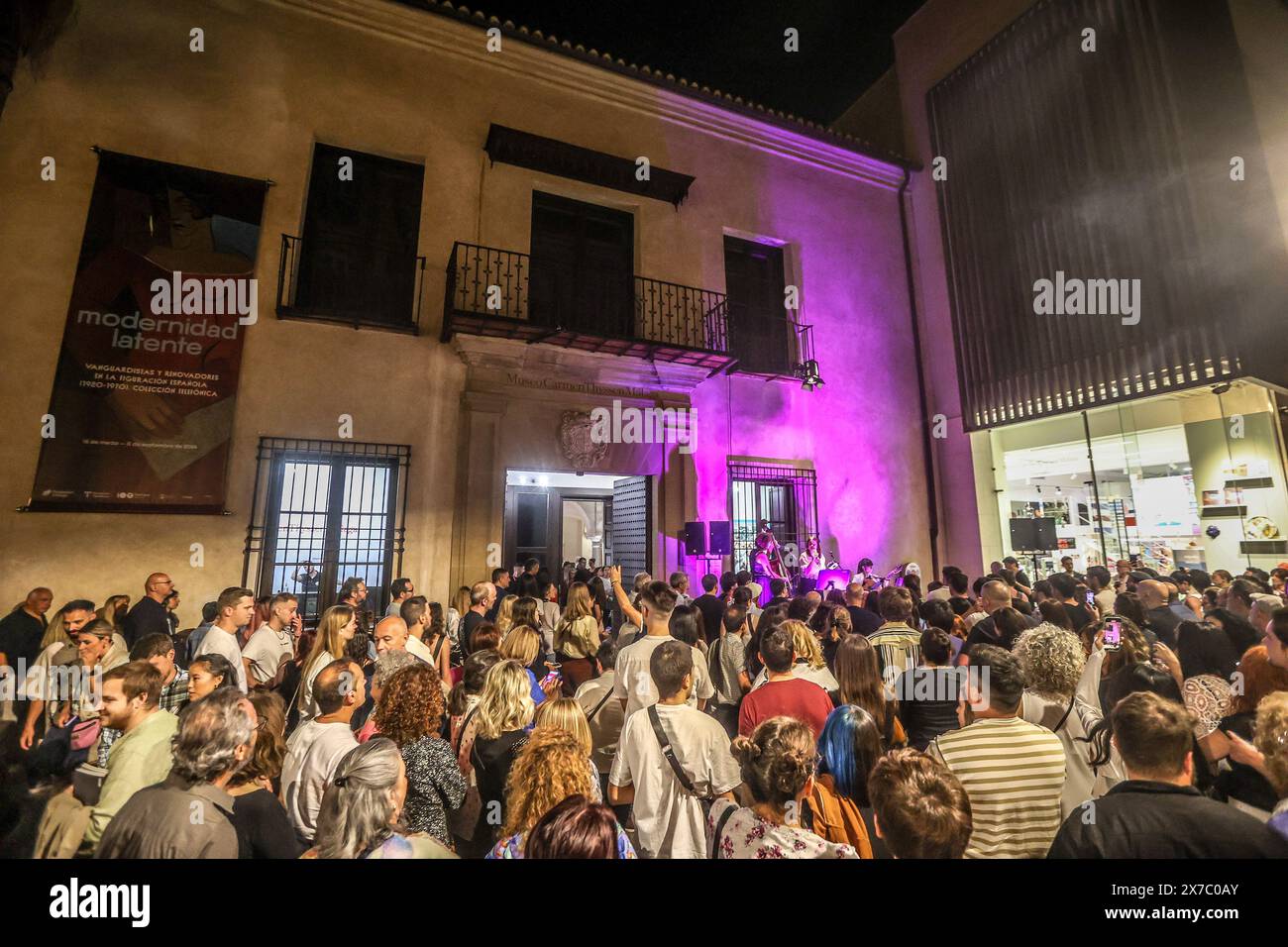 18 maggio 2024: 19 maggio 2024 (Malaga) il festival, partecipativo, popolare e libero, cultura e intrattenimento. Tale è la notte Bianca, l'iniziativa globale alla quale Malaga ha aderito un decennio e mezzo fa e che mantiene nella sua agenda primaverile uno dei suoi pilastri. L'evento si è tenuto stasera un'edizione segnata da magia e illusione (il motto, scelto in un voto cittadino, era proprio la magia che c'è in voi) e, naturalmente, dalle strade affollate dal tardo pomeriggio fino alle 1,00. (Credit Image: © Lorenzo Carnero/ZUMA Press Wire) SOLO PER USO EDITORIALE! Non per USO commerciale! Foto Stock