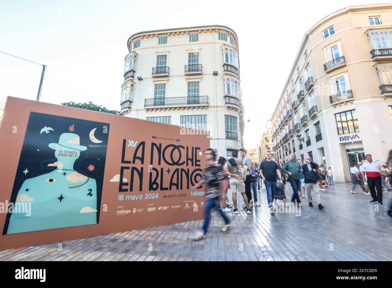 18 maggio 2024: 19 maggio 2024 (Malaga) il festival, partecipativo, popolare e libero, cultura e intrattenimento. Tale è la notte Bianca, l'iniziativa globale alla quale Malaga ha aderito un decennio e mezzo fa e che mantiene nella sua agenda primaverile uno dei suoi pilastri. L'evento si è tenuto stasera un'edizione segnata da magia e illusione (il motto, scelto in un voto cittadino, era proprio la magia che c'è in voi) e, naturalmente, dalle strade affollate dal tardo pomeriggio fino alle 1,00. (Credit Image: © Lorenzo Carnero/ZUMA Press Wire) SOLO PER USO EDITORIALE! Non per USO commerciale! Foto Stock