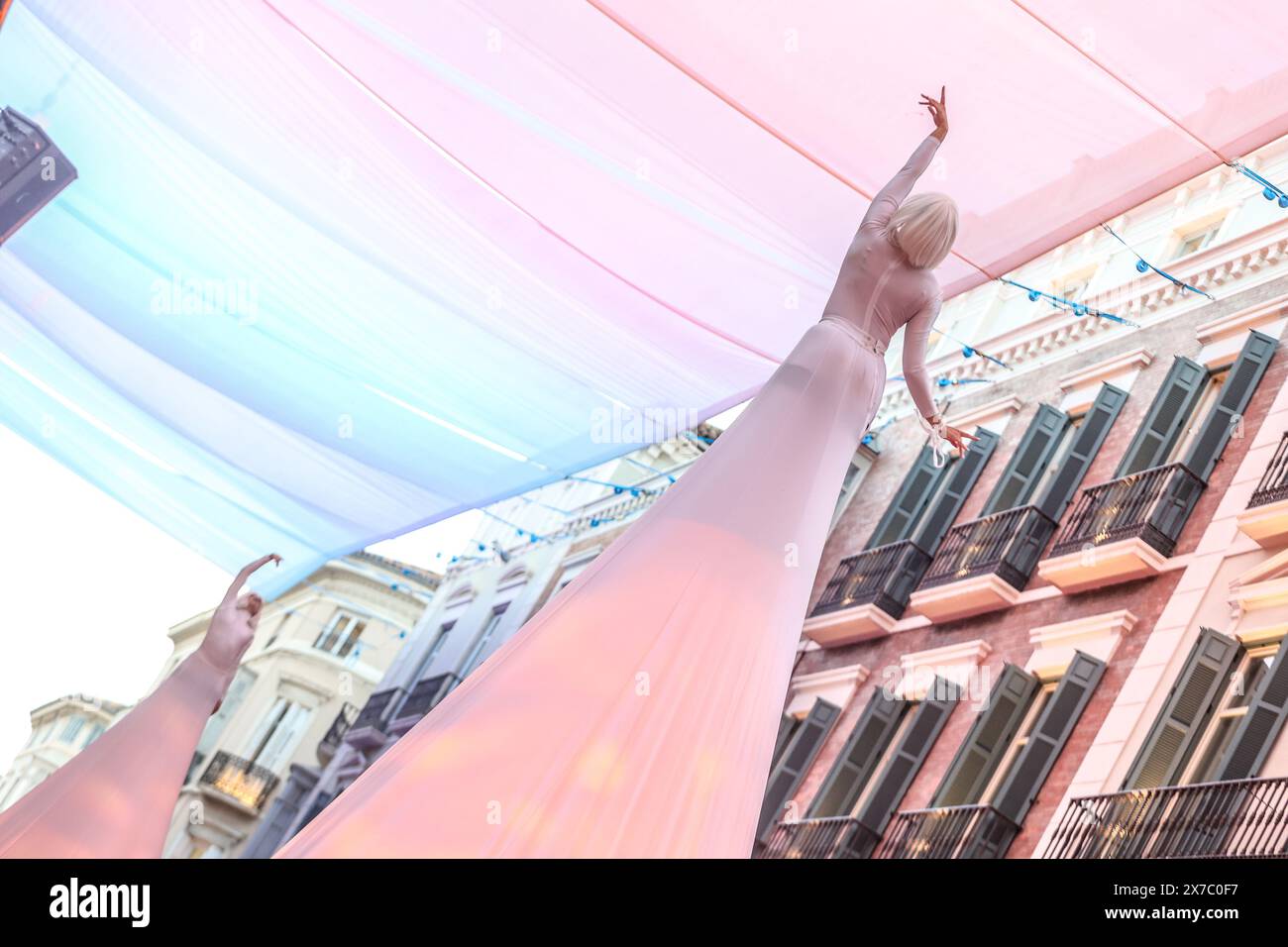 18 maggio 2024: 19 maggio 2024 (Malaga) il festival, partecipativo, popolare e libero, cultura e intrattenimento. Tale è la notte Bianca, l'iniziativa globale alla quale Malaga ha aderito un decennio e mezzo fa e che mantiene nella sua agenda primaverile uno dei suoi pilastri. L'evento si è tenuto stasera un'edizione segnata da magia e illusione (il motto, scelto in un voto cittadino, era proprio la magia che c'è in voi) e, naturalmente, dalle strade affollate dal tardo pomeriggio fino alle 1,00. (Credit Image: © Lorenzo Carnero/ZUMA Press Wire) SOLO PER USO EDITORIALE! Non per USO commerciale! Foto Stock