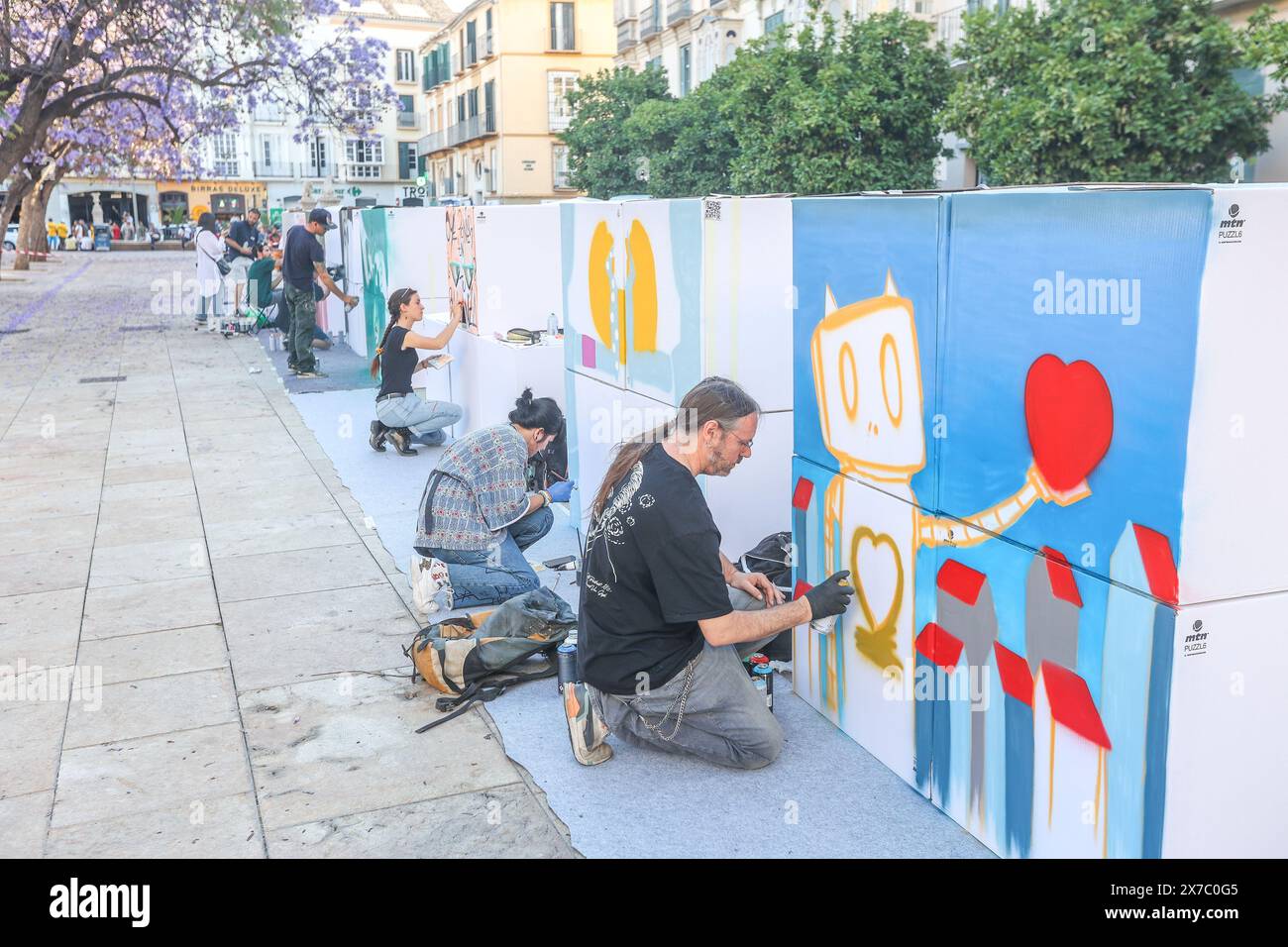 18 maggio 2024: 19 maggio 2024 (Malaga) il festival, partecipativo, popolare e libero, cultura e intrattenimento. Tale è la notte Bianca, l'iniziativa globale alla quale Malaga ha aderito un decennio e mezzo fa e che mantiene nella sua agenda primaverile uno dei suoi pilastri. L'evento si è tenuto stasera un'edizione segnata da magia e illusione (il motto, scelto in un voto cittadino, era proprio la magia che c'è in voi) e, naturalmente, dalle strade affollate dal tardo pomeriggio fino alle 1,00. (Credit Image: © Lorenzo Carnero/ZUMA Press Wire) SOLO PER USO EDITORIALE! Non per USO commerciale! Foto Stock
