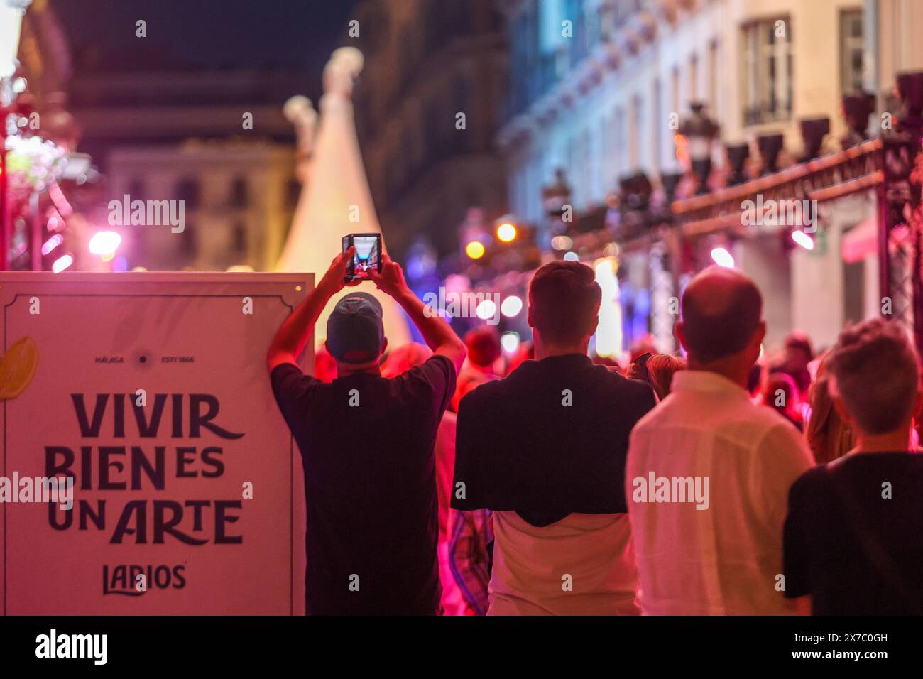 18 maggio 2024: 19 maggio 2024 (Malaga) il festival, partecipativo, popolare e libero, cultura e intrattenimento. Tale è la notte Bianca, l'iniziativa globale alla quale Malaga ha aderito un decennio e mezzo fa e che mantiene nella sua agenda primaverile uno dei suoi pilastri. L'evento si è tenuto stasera un'edizione segnata da magia e illusione (il motto, scelto in un voto cittadino, era proprio la magia che c'è in voi) e, naturalmente, dalle strade affollate dal tardo pomeriggio fino alle 1,00. (Credit Image: © Lorenzo Carnero/ZUMA Press Wire) SOLO PER USO EDITORIALE! Non per USO commerciale! Foto Stock