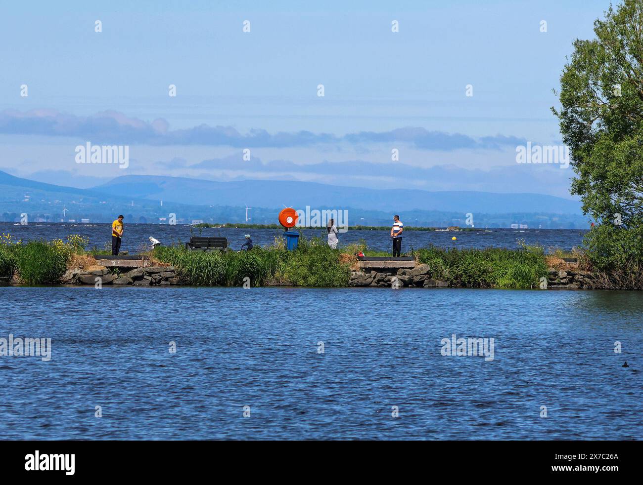 Kinnego, Lough Neagh, Contea di Armagh, Irlanda del Nord, Regno Unito. 19 maggio 2024. Clima nel Regno Unito - una giornata calda e soleggiata con temperature intorno ai 20°C nella brezza nord. Potrai trascorrere una giornata all'insegna delle attività per tutta la famiglia presso il lough e scoprire la natura selvaggia. Crediti: CAZIMB/Alamy Live News. Foto Stock