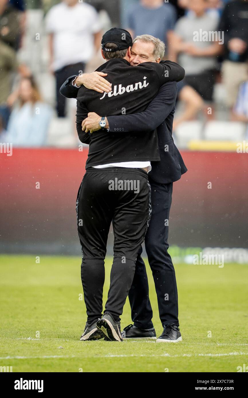 Danimarca. 19 maggio 2024. Il capo-allenatore di OB Soeren Krogh e Niels Thorborg dopo la vittoria durante la partita della 3F Super League tra OB e Randers FC al Nature Energy Park di Odense, domenica 19 maggio 2024. (Foto: Mads Claus Rasmussen/Ritzau Scanpix) credito: Ritzau/Alamy Live News Foto Stock